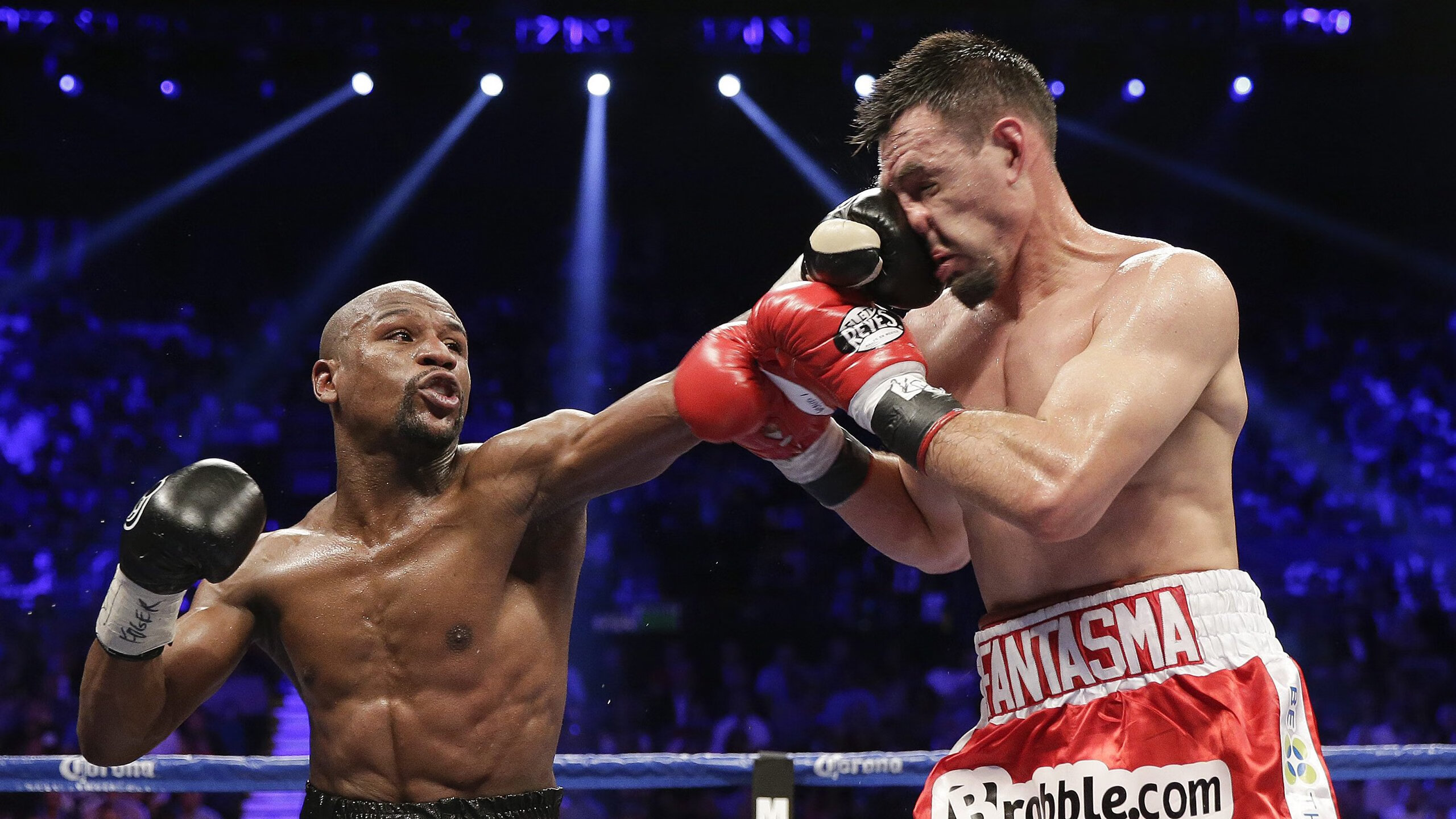 平行宇宙，德甲争冠的精密齿轮与伊拉克足球的无声呐喊